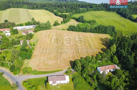 Prodej stavebního pozemku 5 000 m², Hlavňovice
