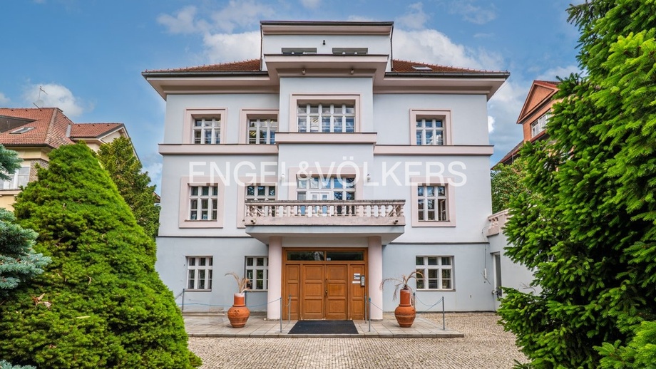 Pronájem kanceláře 140 m², Praha - Vinohrady