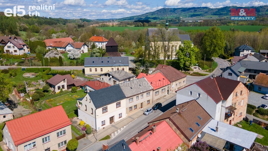 Prodej rodinného domu 306 m², Rovensko pod Troskami