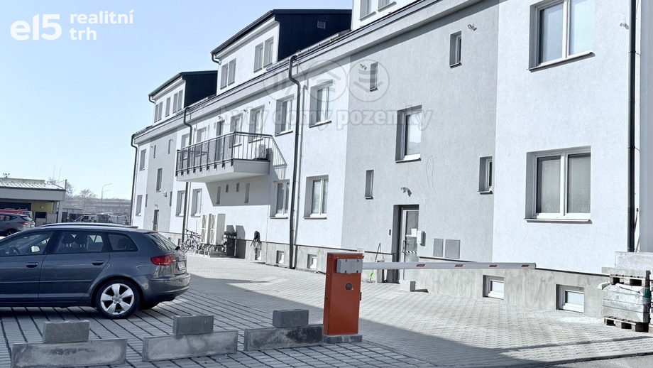 Pronájem kanceláře, 28 m² - Pardubice - Semtín