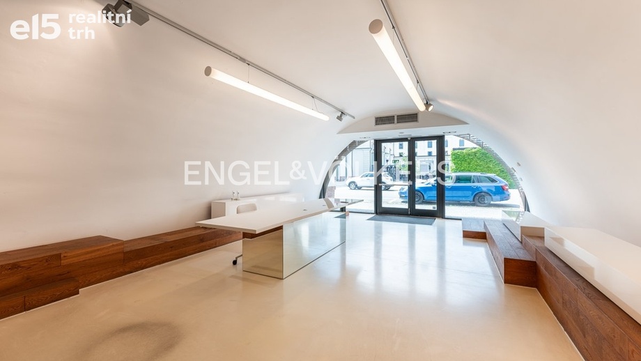 Pronájem kanceláře, 250 m² - Praha - Holešovice