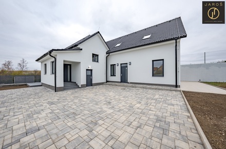Prodej vícegeneračního domu 360 m², Chyňava