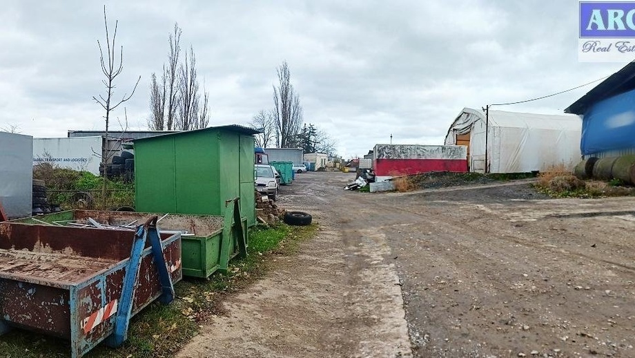 Pronájem komerčního pozemku 1 200 m², Nučice