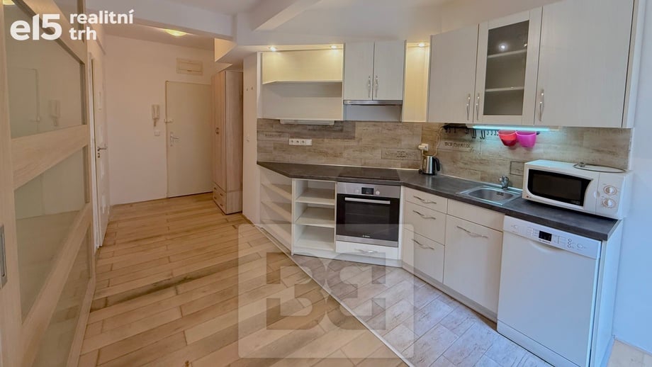 Pronájem byty 1+kk, 28 m² - Praha - Holešovice