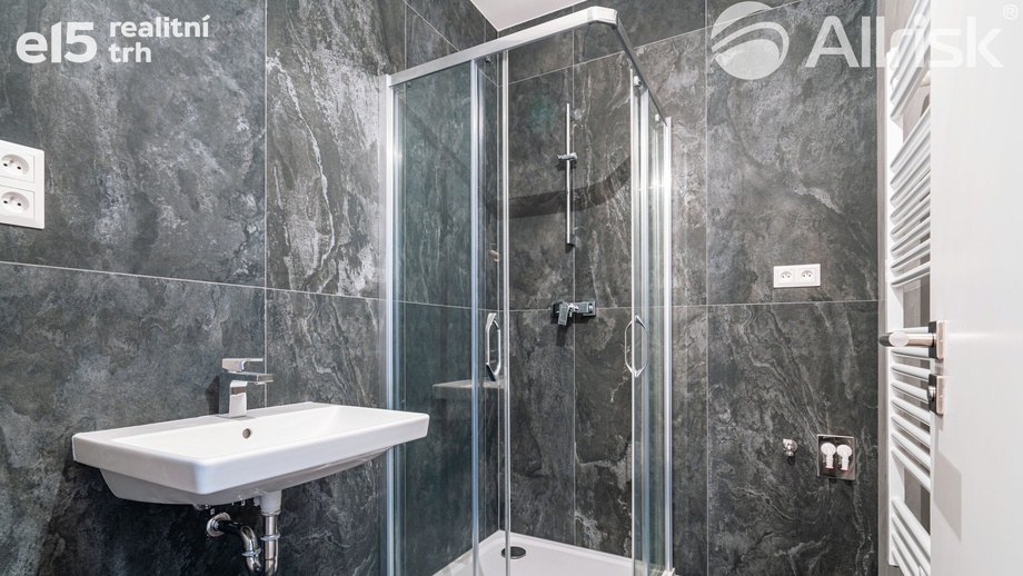 Pronájem byty 1+kk, 27 m² - Brno - Komárov