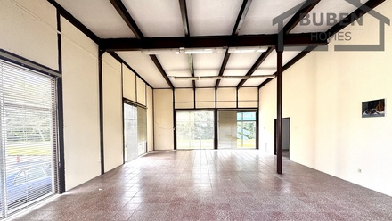 Prodej obchodního prostoru 375 m², Bor