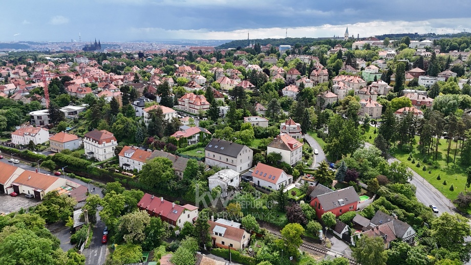 Prodej činžovního domu 1 000 m², Praha