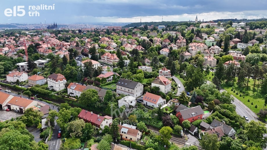 Prodej činžovního domu 1 000 m², Praha