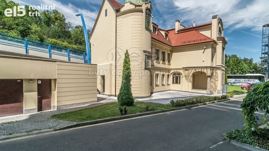 Prodej historické objekty, 664 m² - Praha - Smíchov