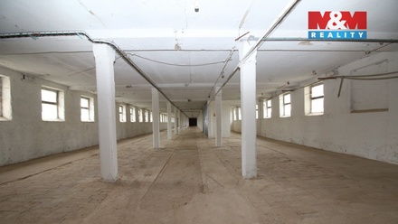 Pronájem skladu 3 652 m², Kratonohy
