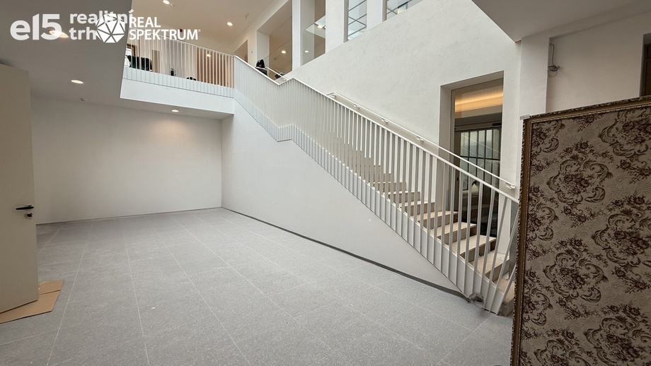 Pronájem obchodní prostory, 325 m² - Brno-město