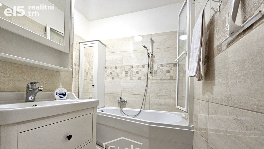 Pronájem byty 2+1, 85 m² - Bruntál