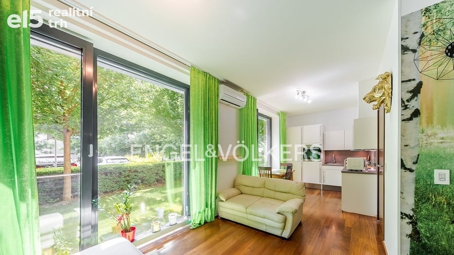Pronájem byty 1+kk, 36 m² - Praha - Nusle