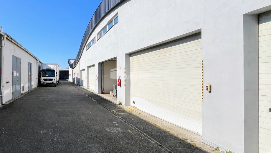 Pronájem obchodní prostory, 822 m² - Uherské Hradiště - Mařatice