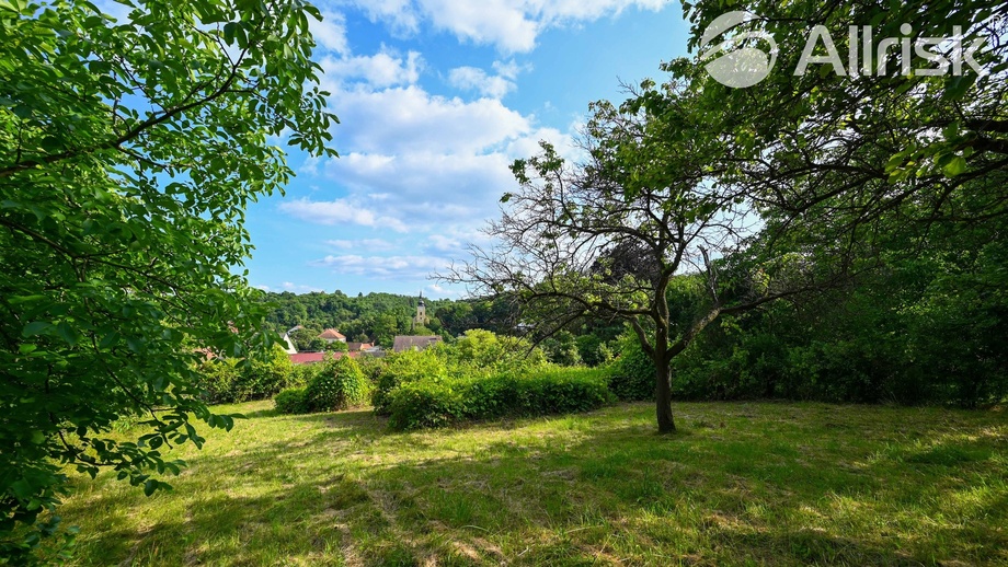 Prodej stavebního pozemku 2 358 m², Klobouky u Brna