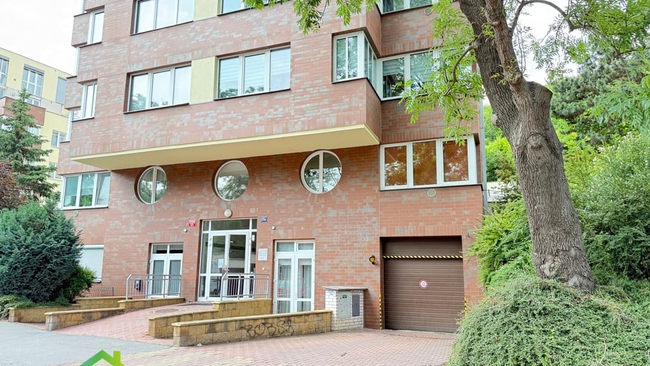 Prodej garážového stání 18 m², Praha - Košíře
