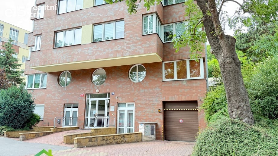 Prodej garážové stání, 18 m² - Praha - Košíře