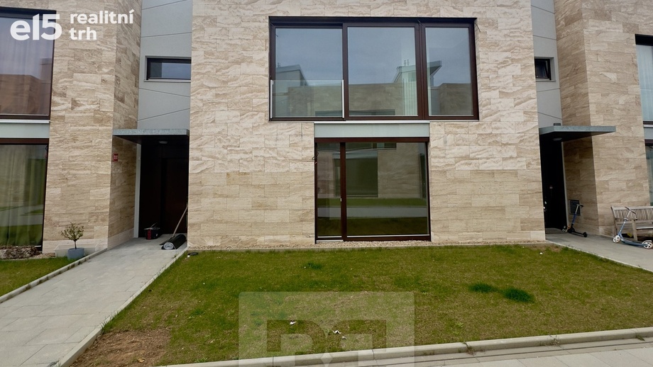 Pronájem rodinné domy, 405 m² - Praha - Libuš