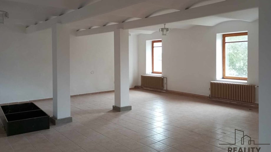 Pronájem skladu 100 m², Slaný