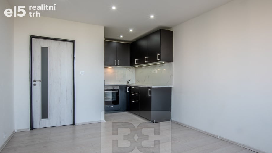 Pronájem byty 1+kk, 27 m² - Praha - Háje