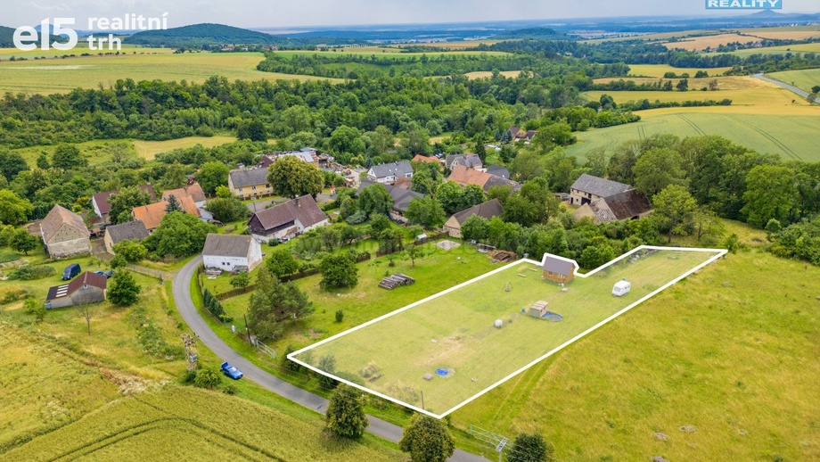 Prodej stavebního pozemku 3 021 m², Liběšice