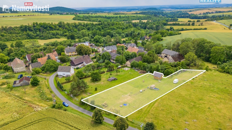 Prodej stavebního pozemku 3 021 m², Liběšice