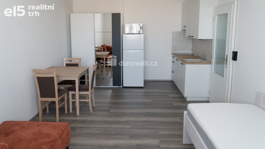 Pronájem byty 1+kk, 32 m² - Praha - Střížkov