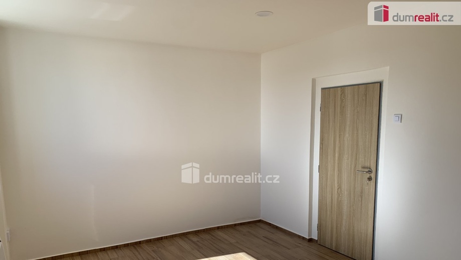 Pronájem kanceláře 100 m², Bykoš