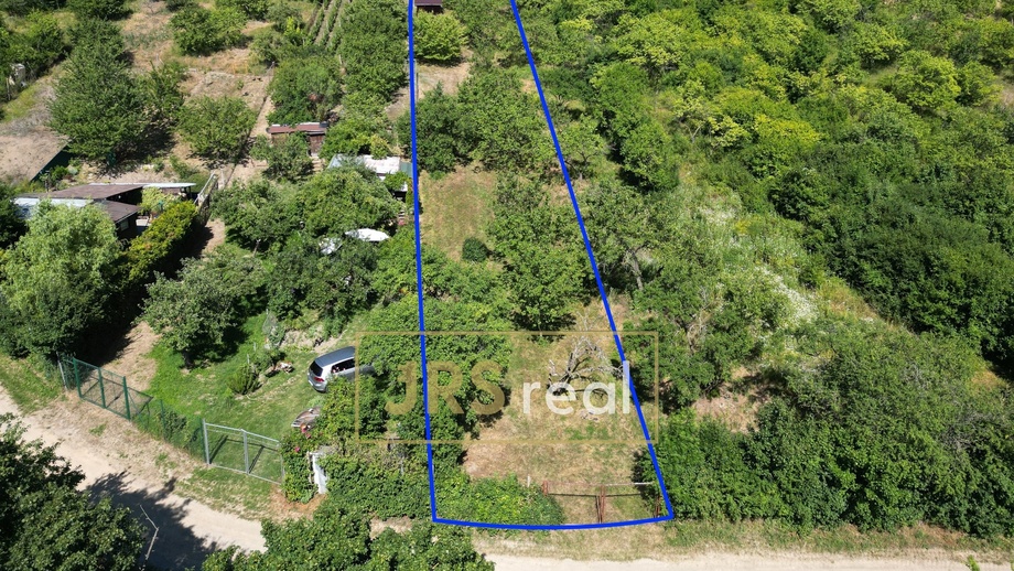Prodej zahrady 1 698 m², Pouzdřany
