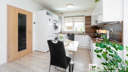 Prodej bytu 4+kk 74 m², Polerady