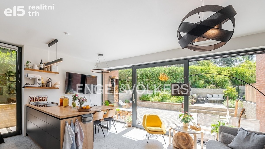 Pronájem rodinného domu 121 m², Praha - Dejvice