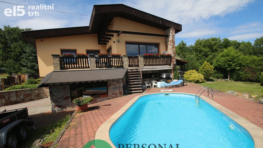 Prodej rodinného domu 225 m², Sazená