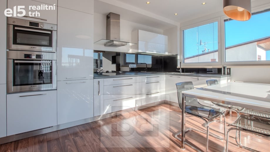 Pronájem byty 3+kk, 70 m² - Praha - Velká Chuchle