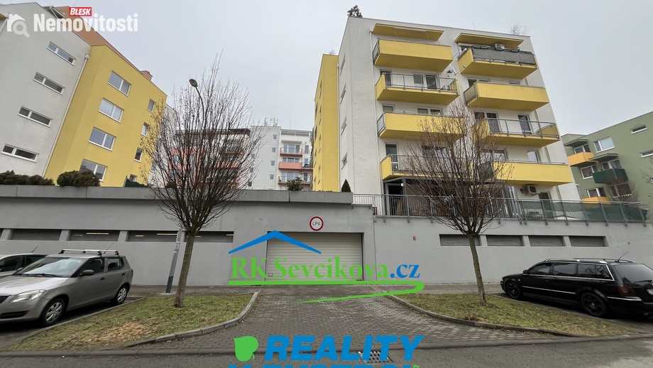 Pronájem garážového stání 13 m², Brno - Žebětín