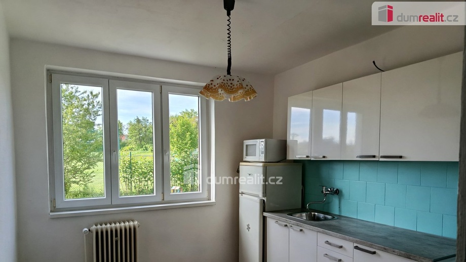 Pronájem byty 4+1, 72 m² - Zbuzany