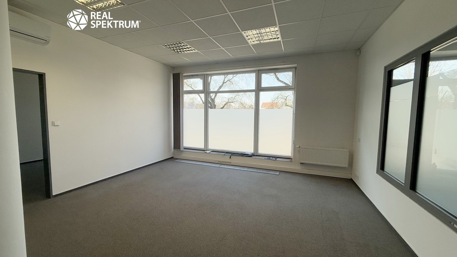 Pronájem obchodního prostoru 144 m², Brno - Černovice