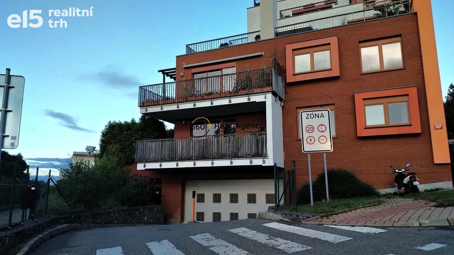 Pronájem garážové stání, 13 m² - Praha - Smíchov