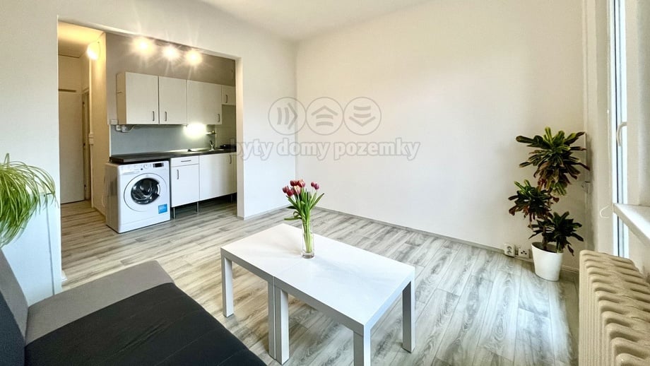 Pronájem byty 1+kk, 28 m² - Zlín