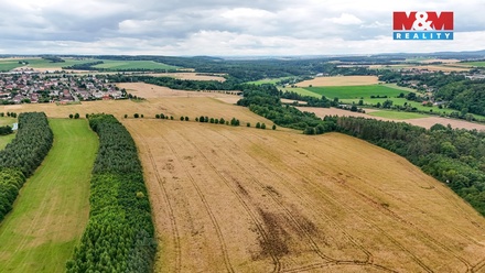 Prodej pole 11 929 m², Chrást