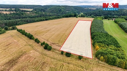 Prodej pole 11 929 m², Chrást