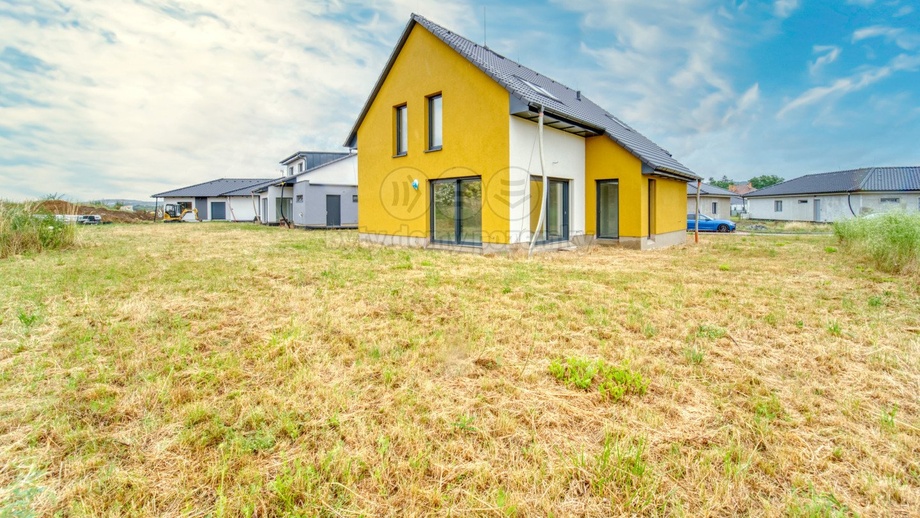 Prodej rodinné domy, 144 m² - Lužany