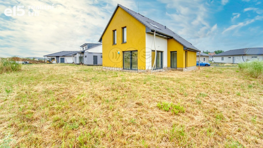 Prodej rodinného domu 144 m², Lužany
