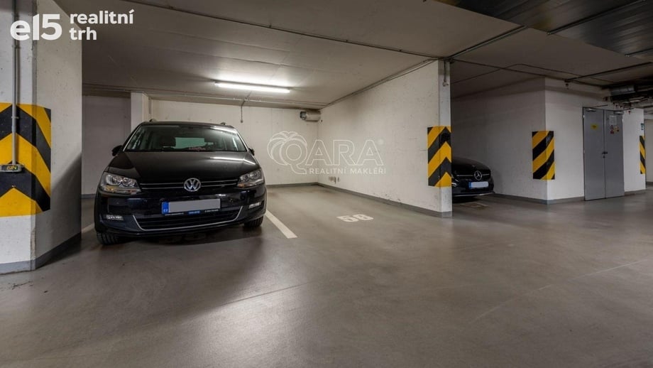 Pronájem garážové stání, 14 m² - Praha - Letňany