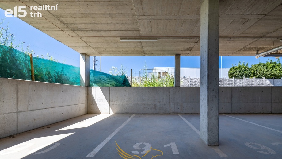 Pronájem garážové stání, 10 m² - Brno