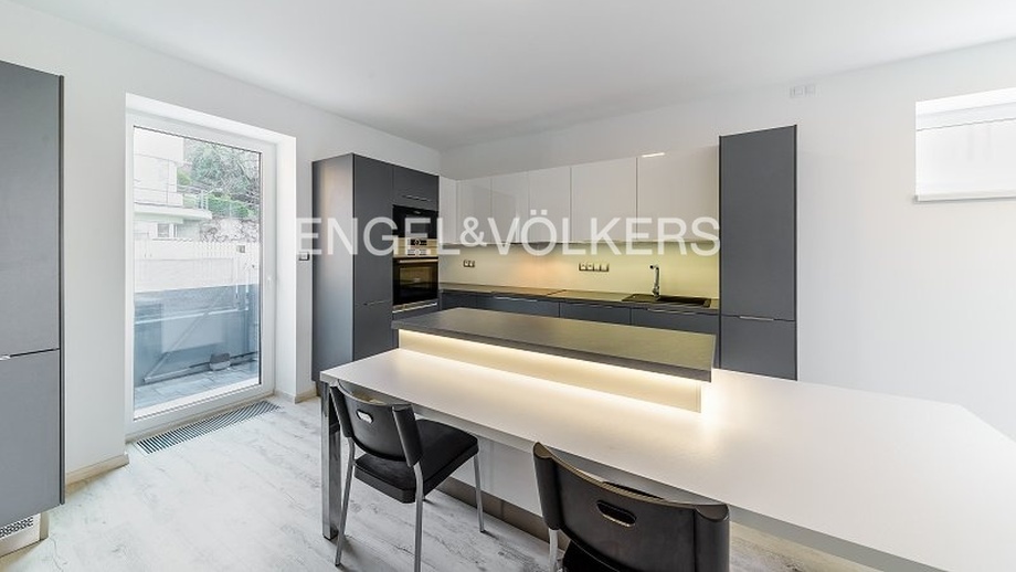 Pronájem rodinné domy, 162 m² - Praha - Modřany