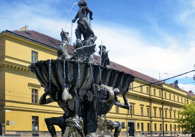 O Hanácké kasárny v Olomouci má zájem Univerzita Palackého. Kupní cena je 90 milionů korun