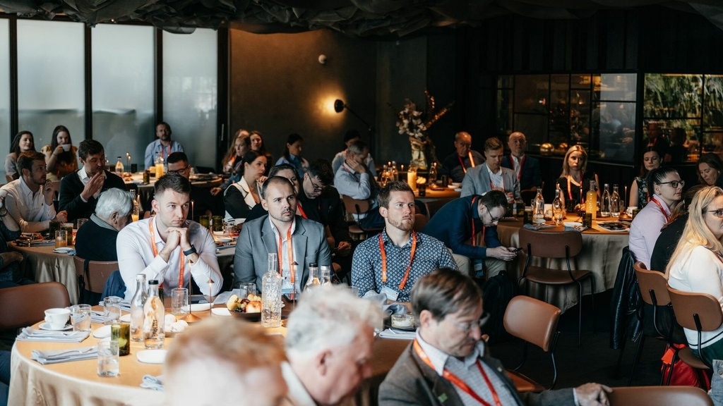 AI může usnadnit přechod k udržitelnosti, shodli se řečníci z CPI Property Group, Bakof Group a Prochazka & Partners