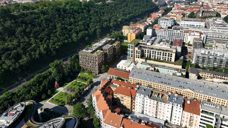 Kancelářská budova PernerKarlín dosáhla hrubé stavby. Po dokončení ji obsadí Actum Digital a Scott.Weber Workspace
