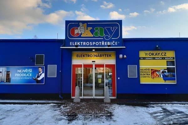 Řetězec Okay míří do konkurzu. Brněnský prodejce elektroniky nezvládl přechod na online