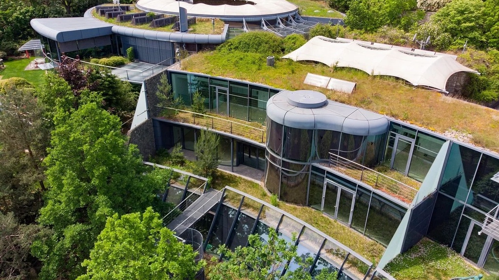 10 nejluxusnějších vil ke koupi. Dejčmar nabízí secesi za čtvrt miliardy, prodávají i pražští lobbisté